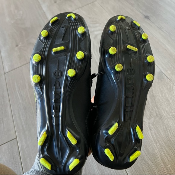 Nike Tiempo Kids Cleats Soccer Sz 1Y Black/Neon - Picture 3 of 9
